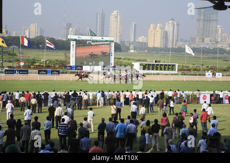 Mumbai, Maharashtra, India. 3 gennaio, 2005. Il 1 marzo 2005, Mumbai - India. Vista la Giantti -Gitanjali Indian 1000 Guinea Derby evento a Mumbai.Mehul Choksi, è stata una caratteristica normale sugli elenchi dei ricchi e famosi indiani . Ora egli è presunto essere al centro del Punjab National Bank (PNB) frode finanziaria superiore a 3 miliardi di dollari - India la maggiore banca caso di frode.La Direzione di esecuzione (DE) Sabato 17 feb 2018 condotte ricerche in 21 destinazioni in tutta l'India, in connessione con Mumbai-base gioielliere miliardario Nirav Modi e fondatore di gioielli Gitanjali Mehul Chok Foto Stock