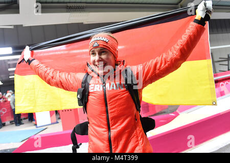 Jacqueline LOELLING (GER), 2. Platz, giubilo, Freude, Begeisterung con la Germania Flagge. Lo scheletro di donna, Frauen am 17.02.2018. Olympic Centre di scorrimento. Olympische Winterspiele 2018 vom 09.02. - 25.02.2018 in PyeongChang/ Suedkorea. |L'utilizzo del credito in tutto il mondo: dpa picture alliance/Alamy Live News Foto Stock