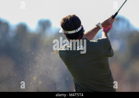 Los Angeles, CA, Stati Uniti d'America. Xvii Feb, 2018. Bubba Watson colpendo un tee-shot su xvi scatola a t durante il giorno 3 della Genesi Open al Riviera Country Club di Los Angeles, Ca il 17 febbraio 2018. Jevone Moore Credito: csm/Alamy Live News Foto Stock