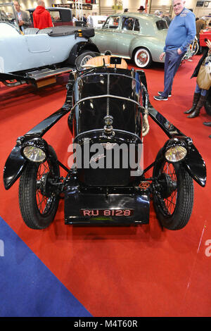 Un 1928 Austin sette in mostra al London Classic Car Show che si sta svolgendo a ExCel di Londra, Regno Unito. Più di 700 dei migliori posti al mondo per automobili classiche sono in esposizione presso lo show che vanno dal vintage pre-guerra tourer al moderno concetto di automobili. La mostra mette in circa 37.000 visitatori, che vanno dal grave teste di benzina per le persone che amano il bello e i veicoli classici. Credito: Michael Preston/Alamy Live News Foto Stock