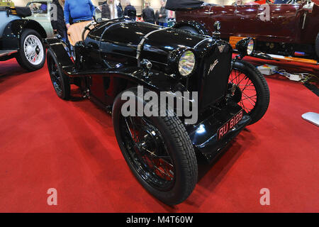 Un 1928 Austin sette in mostra al London Classic Car Show che si sta svolgendo a ExCel di Londra, Regno Unito. Più di 700 dei migliori posti al mondo per automobili classiche sono in esposizione presso lo show che vanno dal vintage pre-guerra tourer al moderno concetto di automobili. La mostra mette in circa 37.000 visitatori, che vanno dal grave teste di benzina per le persone che amano il bello e i veicoli classici. Credito: Michael Preston/Alamy Live News Foto Stock