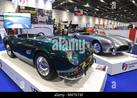 Harrington California Spyder giocattolo auto (modellata su Porsche 550 e con un 110cc) del motore sul display al London Classic Car Show che si sta svolgendo a ExCel di Londra, Regno Unito. Più di 700 dei migliori posti al mondo per automobili classiche sono in esposizione presso lo show che vanno dal vintage pre-guerra tourer al moderno concetto di automobili. La mostra mette in circa 37.000 visitatori, che vanno dal grave teste di benzina per le persone che amano il bello e i veicoli classici. Credito: Michael Preston/Alamy Live News Foto Stock