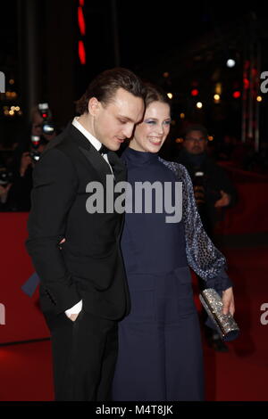 Paula birra e Franz Rogowski (attori tedeschi) alla Berlinale per la premiere "transito" il 17 di febbraio 2018 a Berlino Credito: Stefan Papp/Alamy Live News Foto Stock