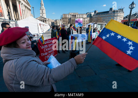 Febbraio 17, 2018 - Londra, Regno Unito. 17 febbraio 2018. Un rally di emergenza in Trafalgar Square e le chiamate di un finale di Usa e Ue economico e sanzioni diplomatiche contro il Venezuela a sostegno degli interessi delle società internazionali che rendono difficile per il paese a recuperare dopo il crollo dei prezzi del petrolio nel 2015. Il recente attacco contro il paese è il noi il rifiuto del 22 aprile 2018 elezione, un attentato alla sovranità venezuelana e il paese ha il diritto di determinare il proprio destino. I venezuelani temono che gli Stati Uniti intende condurre un' invasione come quella dell'Iraq. I manifestanti insistere t Foto Stock