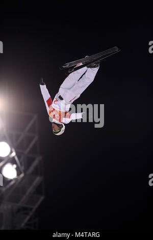 Pyeongchang, Corea del Sud. 18 Febbraio, 2018. Jia Zongyang della Cina compete durante l uomo areials finale di sci freestyle al 2018 PyeongChang Giochi Olimpici Invernali a Phoenix Snow Park, PyeongChang, Corea del Sud, Feb 18, 2018. Jia Zongyang rivendicato secondo posto con 128.05 punti. Credito: Wu Zhuang/Xinhua/Alamy Live News Foto Stock