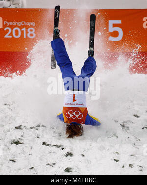 Pyeongchang, Corea del Sud. Xvi Feb, 2018. Sciatore Freestyle XU MENGTAO della Cina compete durante la donna sci freestyle finale al PyeongChang 2018 Giochi Olimpici Invernali a Phoenix Snow Park. Credito: Paolo Kitagaki Jr./ZUMA filo/Alamy Live News Foto Stock