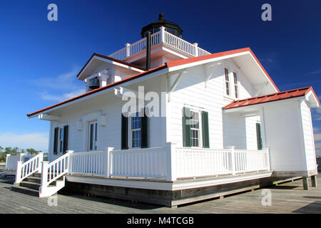 Il vecchio Roanoke paludi Faro è forse il più importante punto di riferimento nella pittoresca comunità costiere di Manteo nello stato della Carolina del Nord Foto Stock