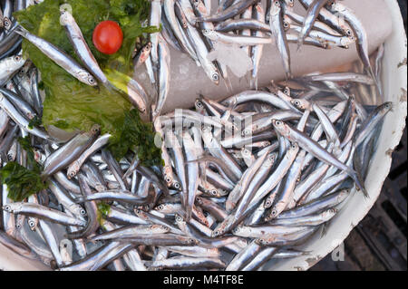 Pesci esposti in seamarket a Napoli, Italia Foto Stock