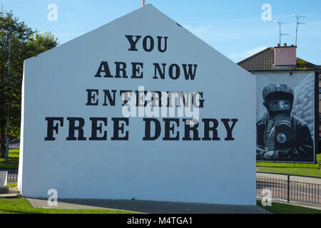 Free Derry Corner nel Bogside, Derry City, nella contea di Derry, Irlanda del Nord. Foto Stock