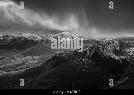 Vista da Causey Pike nel Lake District inglese Foto Stock