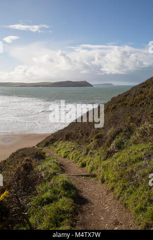 Bella Cornish seascape che mostra il mare e la costa frastagliata della Cornovaglia. Foto Stock