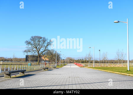 Il WCDC (West Cambridge centro dati) alla fine di un passaggio pedonale presso la West Cambridge sito dell'università nella città di Cambridge, Inghilterra. Foto Stock