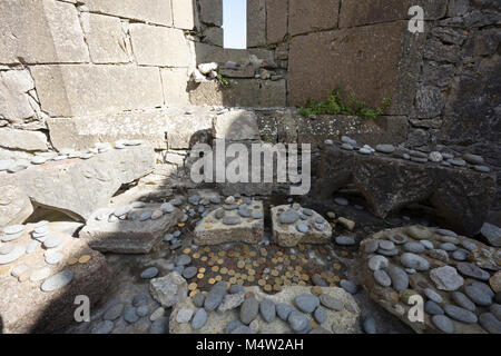 Offerte di religiosi in sette chiese, Inishmore, Isole Aran, nella contea di Galway, Irlanda. Foto Stock