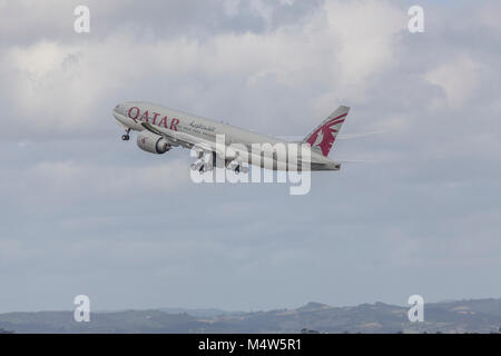 A7-BBD Boeing 777-2DZ (L)R) Qatar Airways AKL aeroporto di Auckland, Isola del nord, Nuova Zelanda Foto Stock