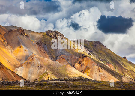 Luminose e multi-colore di riolite montagne Foto Stock