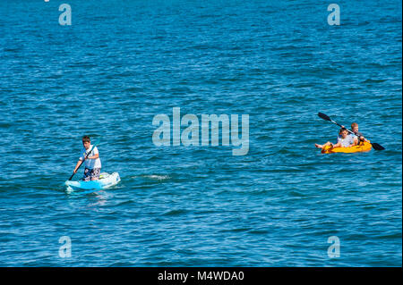 Aberaeron Harbour su una soleggiata giornata d'estate Foto Stock