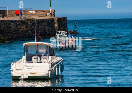 Aberaeron Harbour su una soleggiata giornata d'estate Foto Stock