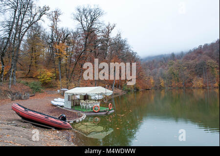 Vista sul lago Parz nei boschi di Dilijian , Armenia. Foto Stock