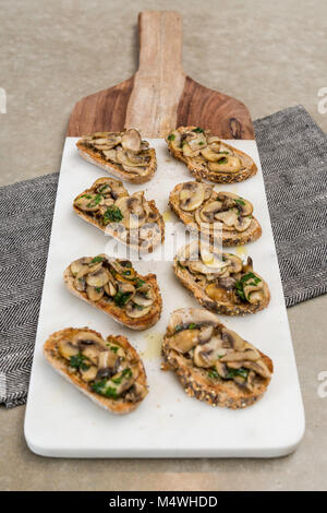 Bruschetta di funghi Foto Stock