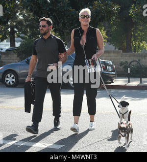 Brigitte Nielsen va a pranzo con il marito e i cani con: Brigitte Nielsen dove: Los Angeles, California, Stati Uniti quando: 18 Gen 2018 Credit: WENN.com Foto Stock