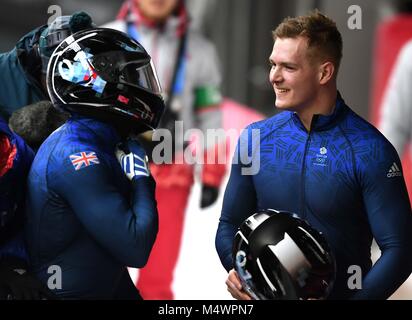 Brad Hall (GBR) e Joel Fearon (GBR). Mens 2-uomo bob. Olympic Centre di scorrimento. Alpensia. Pyeongchang2018 Olimpiadi invernali. Repubblica di Corea. 18/02/2018. Credito: Sport In immagini/Alamy Live News Foto Stock