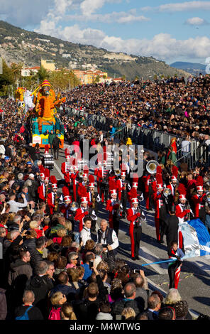 Menton, Francia. 18 Febbraio, 2018. Menton, Francia - 18 Febbraio 2018: 85e Fete du Citron/ottantacinquesimo Sagra del limone di Menton: Bollywood/Sfilata di Carnevale | Utilizzo di credito in tutto il mondo: dpa/Alamy Live News Foto Stock