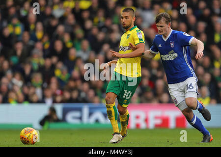 Norwich, Regno Unito. 18 Febbraio, 2018. Moritz Leitner di Norwich City e Callum Connolly di Ipswich Town - Norwich City v Ipswich Town, Sky scommessa campionato, Carrow Road, Norwich - XVIII Febbraio 2018. Credito: Richard Calver/Alamy Live News Foto Stock