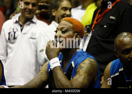 Valencia, Carabobo, Venezuela. Il 3° agosto 2012. Agosto 03, 2014. ÃŠ Dennis Keith Rodman (nato il 13 maggio 1961 a Trenton, New Jersey, Stati Uniti) è un ex giocatore professionista di pallacanestro della NBA, più noto per la sua difesa e il rimbalzo delle competenze. Per sette stagioni dritto ha guidato la NBA nel rimbalzo per gioco, che divenne un campionato record, e lui è stato posto sull'NBA team difensivo dell'anno anche in sette stagioni. La sua fama crebbe ancora di più a causa del suo irriverente e controverso atteggiamento on e off i tribunali. Egli è apparso in numerosi programmi televisivi e film.La foto è stata ma Foto Stock