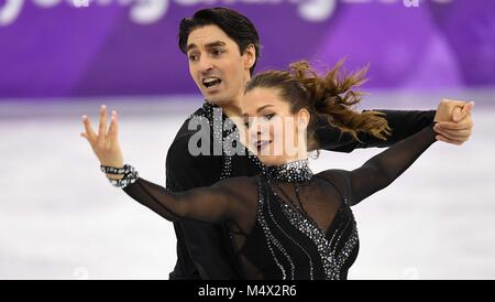 Pyeongcheng, Corea del Sud. 19 Feb, 2018. Alisa Agafonova e Alper Ucar (TUR). La danza su ghiaccio. Breve danza. La figura pattinare. Gangneung ice arena. Gangneung. Pyeongchang2018 Olimpiadi invernali. Repubblica di Corea. 18/02/2018. Credito: Sport In immagini/Alamy Live News Foto Stock