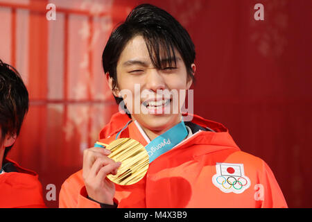 Pyeongchang, Corea del Sud. Xvii Feb, 2018. Yuzuru Hanyu (JPN) Pattinaggio di Figura : uomini Premiazione al PyeongChang medals plaza durante il PyeongChang 2018 Giochi Olimpici Invernali di Pyeongchang, Corea del Sud . Credito: YUTAKA AFLO/sport/Alamy Live News Foto Stock