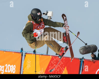 Pyeongcheng, Corea del Sud. 19 Feb, 2018. L'Ayana ONOZUKA (JPN), Sci freestyle, Ladies Ski Halfpipe qualifica, i Giochi Olimpici Invernali PyeongChang 2018, Phoenix Park (C) - metà Pipel, Corea del Sud il 19 febbraio 2018. Credito: Enrico Calderoni/AFLO/Alamy Live News Foto Stock