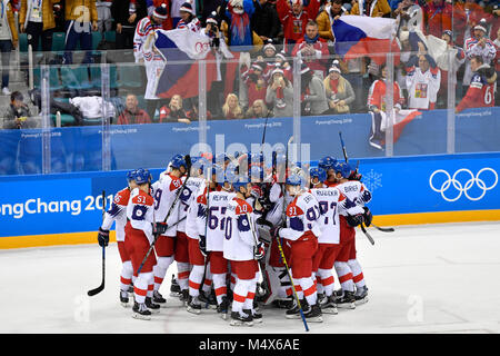 Kangnung, Corea. Xvii Feb, 2018. Il hockey di ghiaccio ceco squadra nazionale celebra dopo il Canada vs Repubblica Ceca ice hockey match entro il 2018 Olimpiadi invernali in Gangneung, Corea del Sud, 17 febbraio 2018. Credito: Michal Kamaryt/CTK foto/Alamy Live News Foto Stock