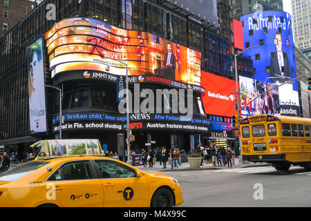 Avvolgere Intorno al tabellone in movimento al ABC la rete TV Studios in Times Square NYC, STATI UNITI D'AMERICA Foto Stock