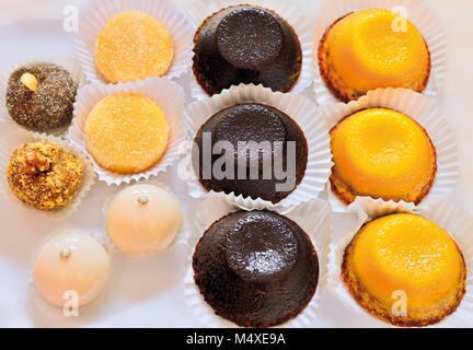 Varietà di dolci e pasticcini budino Foto Stock