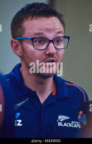 Auckland, Nuova Zelanda. 19 Feb, 2018. Nuova Zelanda Blackcaps allenatore Mike Hansen parla ai media dopo la sua squadra anticipi a T20 finale contro Australia nonostante la perdita in Inghilterra. Credito: Shirley Kwok/Pacific Press/Alamy Live News Foto Stock