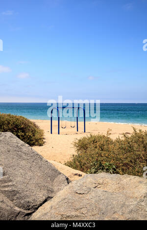 Altalene sulla sabbia a San Clemente membro Beach Foto Stock