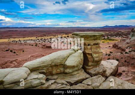Colorato High Desert nei primi mesi del castello Valle. Divano letto lungo la Interstate Hwy. 70 in Utah. Foto Stock