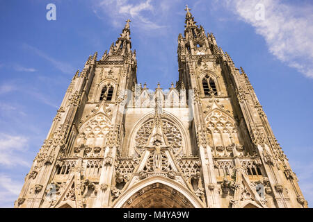 La Basilica di Notre Dame de l'Épine (Basilica di Nostra Signora della Thorn), un cattolico romano basilica nel piccolo villaggio di l'Épine, Marne, Francia, bui Foto Stock