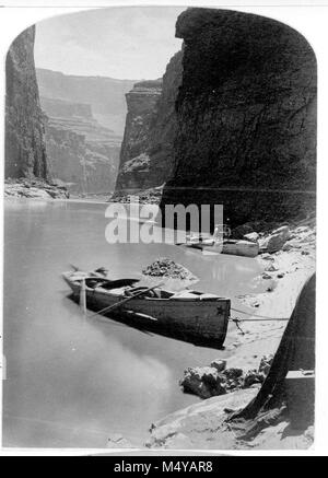 Da John Wesley Powell 2ND EXPEDITION. " Barche in Marble Canyon.' GRCA 14642B. 1872. Grand Canyon Parco Nat storica sul fiume foto. Foto Stock