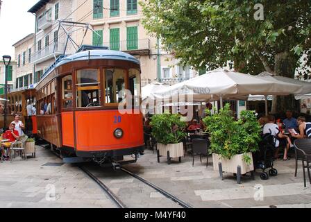 Il vintage linea di tram a Soller sull'isola spagnola di Maiorca. La linea 4.8km da Soller a Port de Soller inaugurato nel 1913. Foto Stock