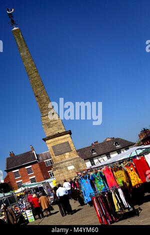 Obelisco in luogo di mercato a Ripon, North Yorkshire Foto Stock