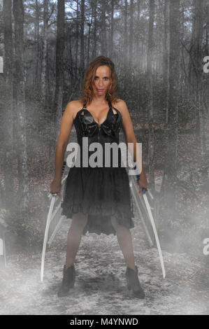 Donna spadaccino Samurai Foto Stock