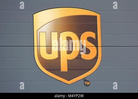 LIETO, Finlandia - 3 agosto: Sign Up nel Lieto, Finlandia il 3 agosto 2013. United Parcel Service of America, Inc. (UPS) è un americano di pacchetto globale d Foto Stock