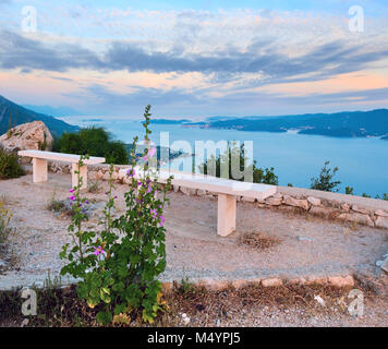 Area di osservazione e il tramonto sul mare (Croazia) Foto Stock