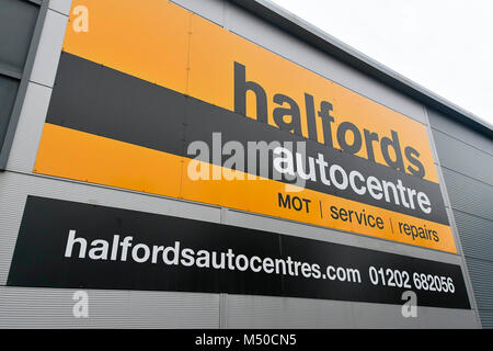 Poole, Dorset, Regno Unito. Il 19 febbraio 2018. Halfords autosalone, Poole nel Dorset. Credito Foto: Graham Hunt/Alamy Live News. Foto Stock