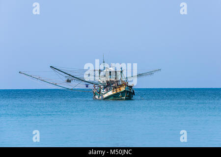 Tailandese tradizionale barca da pesca, Koh Kood island, Thailandia Foto Stock