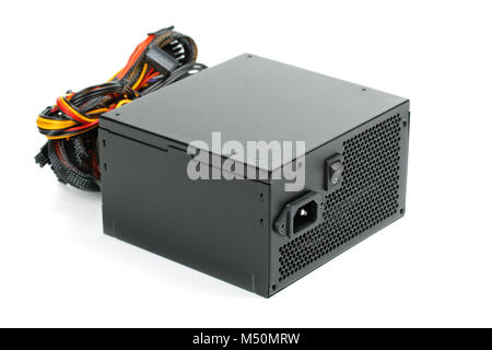La tensione di alimentazione per il calcolatore isolato su sfondo bianco Foto Stock