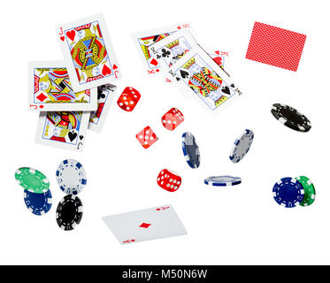 Carte da gioco e Poker chips Fly Casino concetto isolato su uno sfondo bianco . Foto Stock