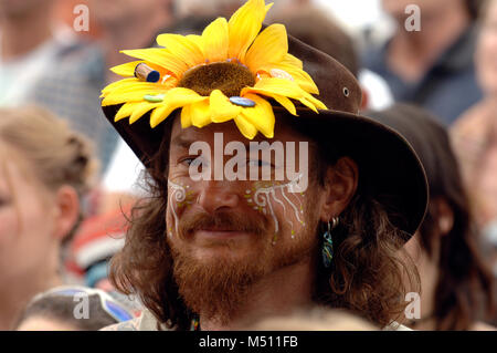 Festival goer del festival Womad 2005 Reading, Berks, Inghilterra. Il 31 luglio 2005 Foto Stock