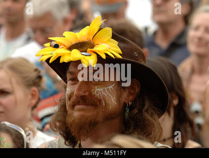 Festival goer del festival Womad 2005 Reading, Berks, Inghilterra. Il 31 luglio 2005 Foto Stock